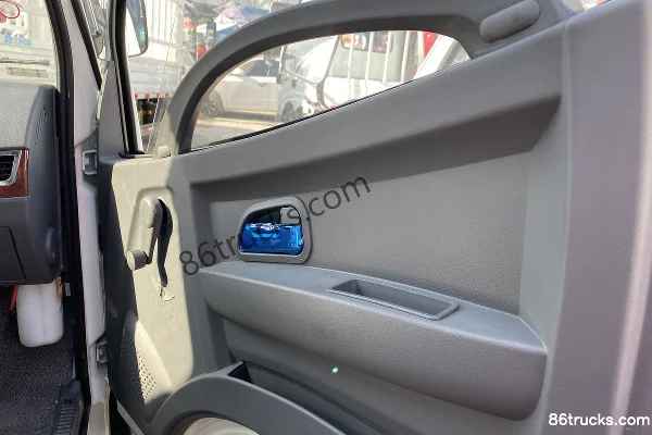 Tangjun Ouling Sailing A7 1.5L 112 hp 4X2(6 wheels) gasoline 3.08 m semi-row flatbed micro truck (China VI) Cab (3) | 86Trucks