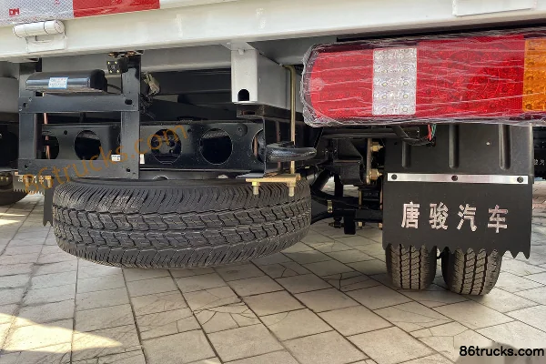 Tangjun Ouling Sailing A7 1.5L 112 hp 4X2(6 wheels) gasoline 3.08 m semi-row flatbed micro truck (China VI) Chassis (3) | 86Trucks