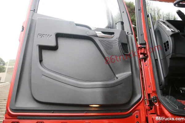 FAW Jiefang Qingdao JH6 Heavy Truck Leading Edition 550 hp 6X4(10 wheels) Tractor Truck Cab (3) | 86Trucks