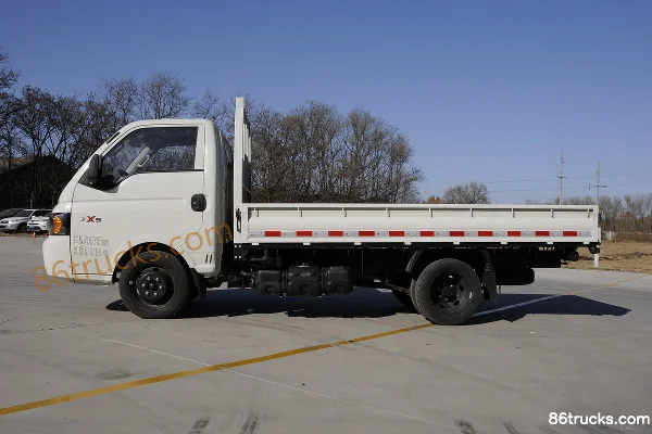 JAC Kaida X5 1.6L 120 hp 4X2(6 wheels) Gasoline 3.5m AMT Automatic Single Row Flatbed Micro Truck Exterior (3) | 86Trucks