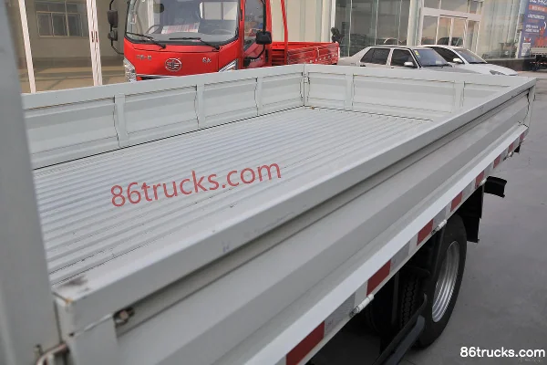 FAW Hongta FAW Jiefang Baling 78 hp 4X2(6 wheels) 3.4m Single-row Flatbed Light Truck (Lingong) Body (1) | 86Trucks