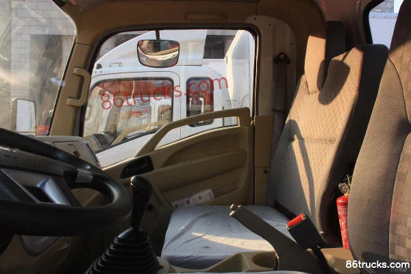 Sinotruk HOWO 88hp 4X2(6 wheels) Water Sprinkler Truck (Lvye Brand) Cab (2) | 86Trucks