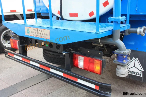 Sinotruk HOWO 88hp 4X2(6 wheels) Water Sprinkler Truck (Lvye Brand) Chassis (3) | 86Trucks