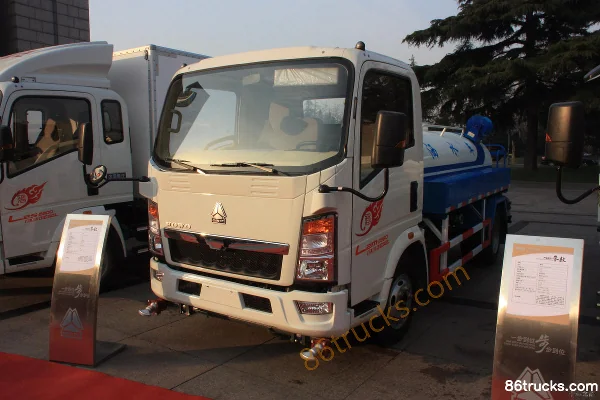 Sinotruk HOWO 88hp 4X2(6 wheels) Water Sprinkler Truck (Lvye Brand) Exterior (2) | 86Trucks