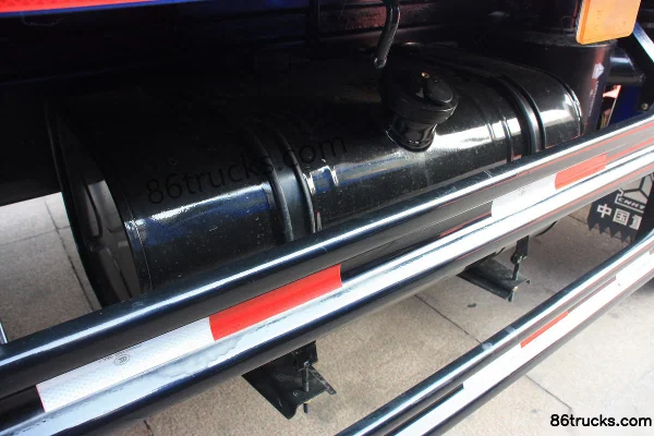 Sinotruk HOWO Hanjiang version lourde 170 ch 4X2(6 roues) camion porteur fourgon 5,75 m cabine avec couchette Châssis (3) | 86Trucks