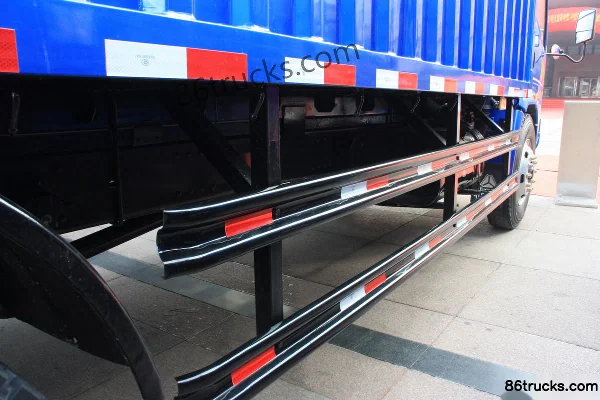 Sinotruk HOWO Hanjiang version lourde 170 ch 4X2(6 roues) camion porteur fourgon 5,75 m cabine avec couchette Châssis (1) | 86Trucks
