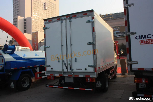 Sinotruk HOWO Hanjiang 82 ch 4X2(6 roues) camion léger fourgon avec cabine demi-avancée 3,3 m Carrosserie (2) | 86Trucks