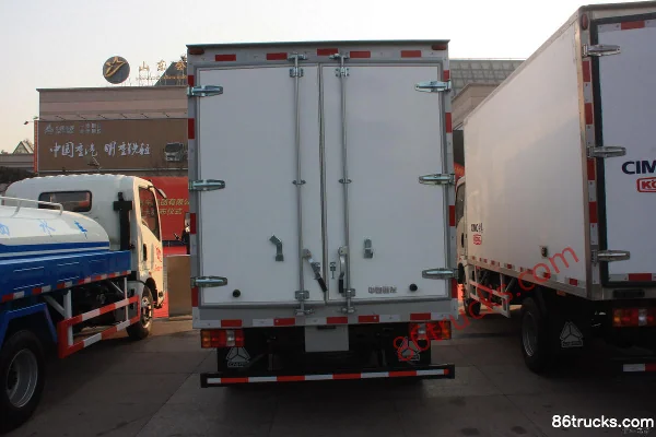 Sinotruk HOWO Hanjiang 82 ch 4X2(6 roues) camion léger fourgon avec cabine demi-avancée 3,3 m Carrosserie (1) | 86Trucks