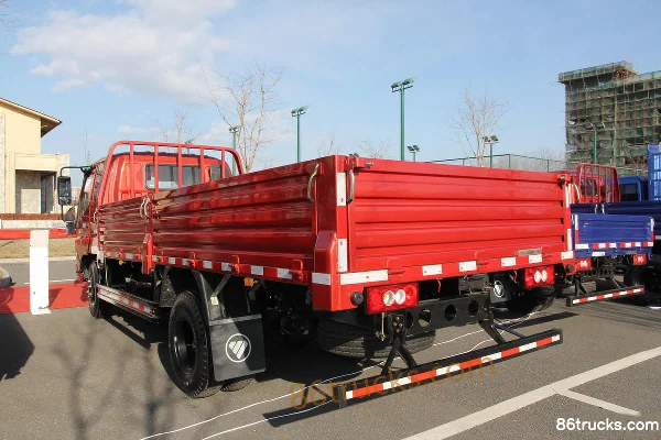 Foton Aoling TX 135hp 4X2(6 wheels) 4.8m Semi-row Flatbed Cargo Truck Exterior (3) | 86Trucks