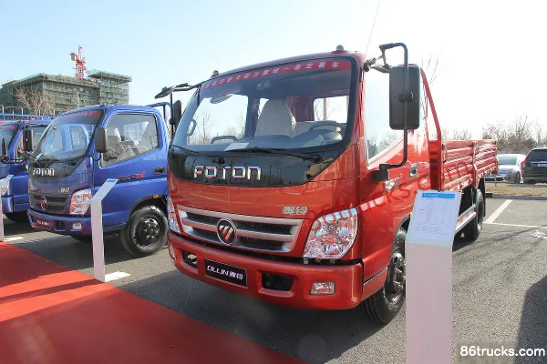 Foton Aoling TX 135hp 4X2(6 wheels) 4.8m Semi-row Flatbed Cargo Truck Exterior (2) | 86Trucks