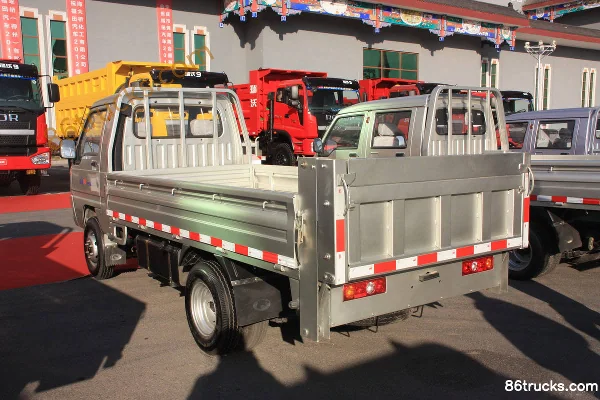 Foton Forland Yuling V1 2.1L 60 hp 4X2(6 wheels) Diesel Single Row Flatbed Mini Truck (Hydraulic Lift Tailgate) Exterior (3) | 86Trucks