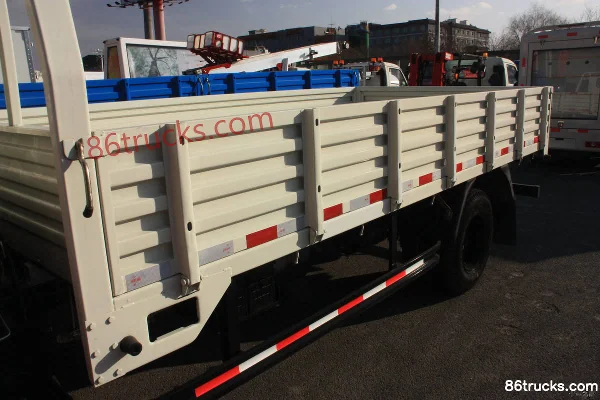 Foton Forland Linghang I 89hp 4X2(6 wheels) 3.7m Single Row Flatbed Light Truck Body (1) | 86Trucks