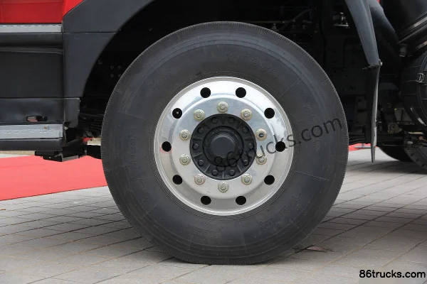 XCMG Qilong Heavy Truck 420hp 6X4(10 wheels) Tractor Truck Chassis (3) | 86Trucks