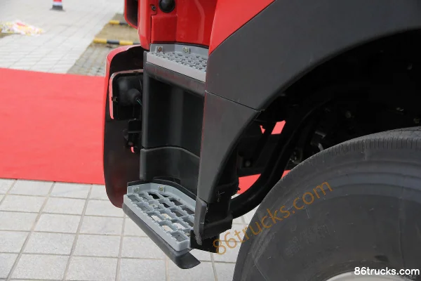 XCMG Qilong Heavy Truck 420hp 6X4(10 wheels) Tractor Truck Chassis (2) | 86Trucks