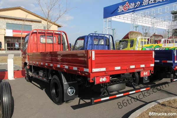 Foton Aoling TX 103hp 4X2(6 wheels) 4.23m Single-row Stake Light Truck Exterior (3) | 86Trucks