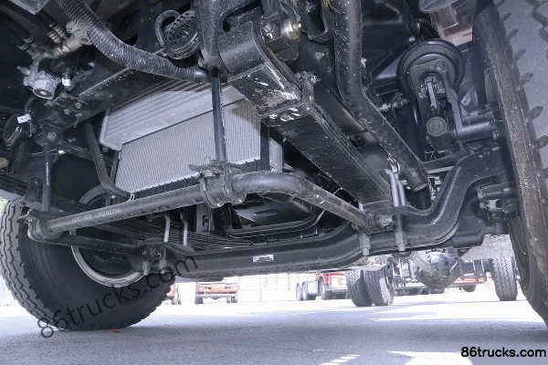 Foton Auling New Jieyun 156hp 4X2(6 wheels) 3.8m half-row van light truck Chassis (3) | 86Trucks