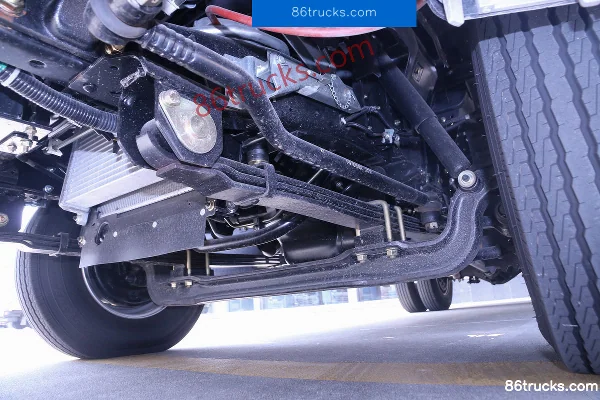 Qingling Isuzu 100P 115 ch 4X2(6 roues) camion de traitement des boues (marque Shunzhao) Châssis (3) | 86Trucks