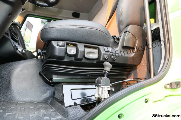 FAW Jiefang New J6P Heavy Truck 2020 350hp 8X4(12 wheels) 5.6m Dump Truck Cab (2) | 86Trucks