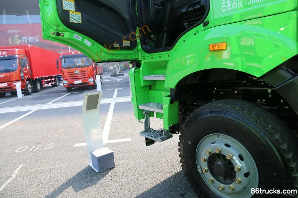FAW Jiefang Nouveau J6P Poids lourd 440 ch 6X4(10 roues) Camion benne à déblais 5,6 m LNG (China VI) Cabine (2) | 86Trucks