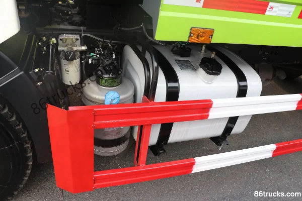 FAW Jiefang J6L 220 ch 4X2(6 roues) camion citerne d'arrosage (marque Chengliwei) Châssis (3) | 86Trucks