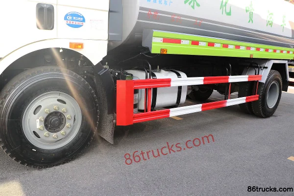 FAW Jiefang J6L 220 ch 4X2(6 roues) camion citerne d'arrosage (marque Chengliwei) Châssis (2) | 86Trucks