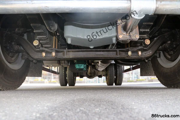FAW Jiefang J6L 220 ch 4X2(6 roues) camion citerne d'arrosage (marque Chengliwei) Châssis (1) | 86Trucks