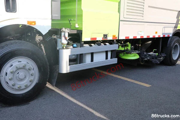 FAW Jiefang J6L 220 hp 4X2(6 wheels) Sweeper Truck (Zhonglian Brand)(Fast Gear) Cab (2) | 86Trucks