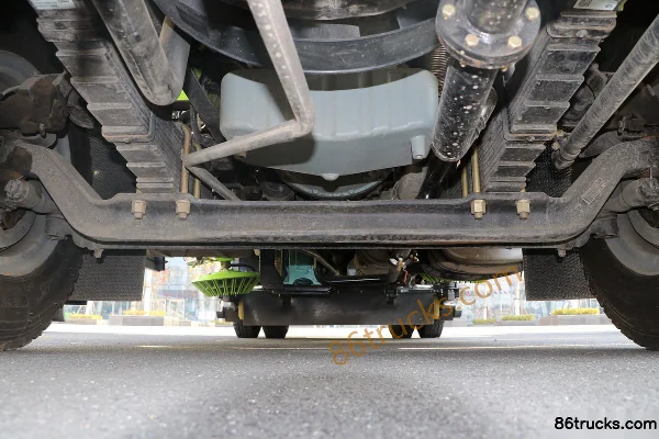 FAW Jiefang J6L 220 hp 4X2(6 wheels) Sweeper Truck (Zhonglian Brand)(Fast Gear) Cab (1) | 86Trucks