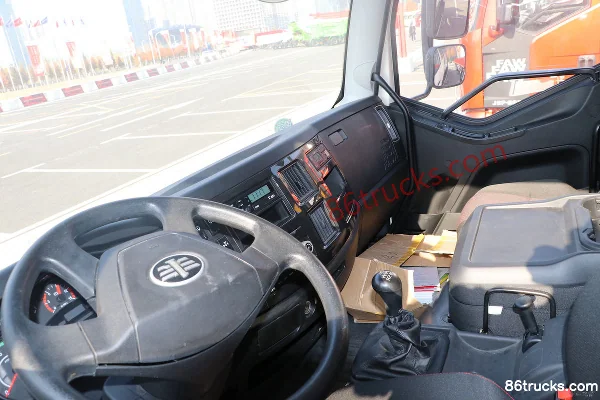 FAW Jiefang J6L 220 hp 4X2(6 wheels) Compressed Garbage Truck (Sanli Brand) Cab (2) | 86Trucks