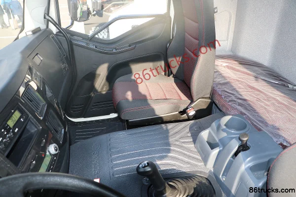 FAW Jiefang J6L version allégée 320 ch 8X4(12 roues) camion malaxeur 8 m³ (pont arrière 290) Cabine (3) | 86Trucks