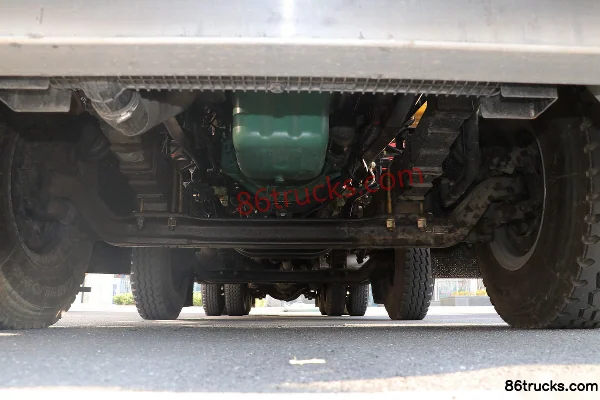 FAW Jiefang New J6P 360hp 8X4(12 wheels) truck-mounted crane Chassis (1) | 86Trucks