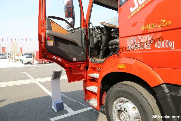 FAW Jiefang New J6P Heavy Truck Leading Edition 550 hp 6X4(10 wheels) AMT Automatic Tractor Truck Cab (2) | 86Trucks