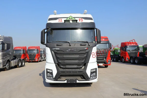 Sinotruk Weilong HV5 Heavy Truck 460 hp 6X4(10 wheels) LNG Dangerous Goods Tractor Truck (China VI) Exterior (2) | 86Trucks