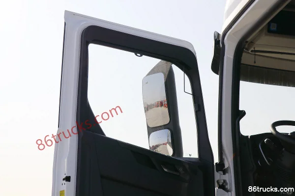 Sinotruk Weilong HV5 Heavy Truck 460 hp 6X4(10 wheels) LNG Dangerous Goods Tractor Truck (China VI) Cab (2) | 86Trucks