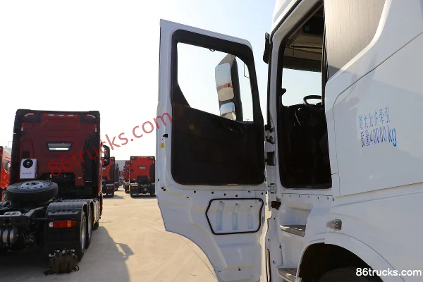 Sinotruk Weilong HV5 Heavy Truck 460 hp 6X4(10 wheels) LNG Dangerous Goods Tractor Truck (China VI) Cab (1) | 86Trucks