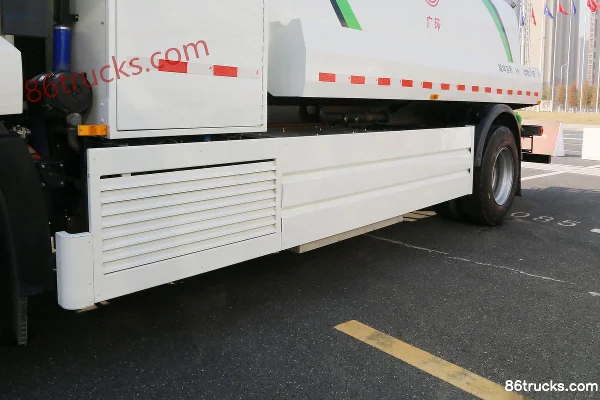 FAW Jiefang J6L 4X2(6 wheels) Semi-row Fuel Cell Water Sprinkler Truck Chassis (2) | 86Trucks