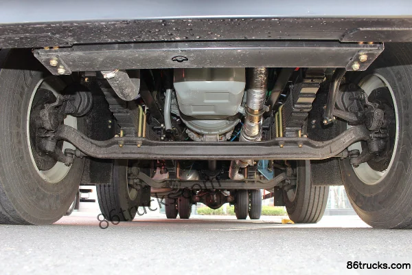 FAW Jiefang J6L Medium Truck 220 hp 6X2(8 wheels) 9.7m Van Cargo Truck Chassis (1) | 86Trucks