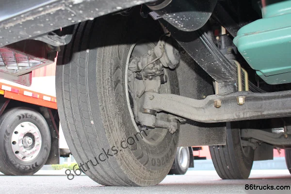 FAW Jiefang New J6P Classic Edition 460hp 8X4(12 wheels) 9.5m Van Cargo Truck Chassis (2) | 86Trucks