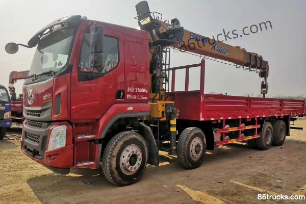 Dongfeng Liuqi Chenglong H5 350hp 8X4(12 wheels) 8.2m Truck-mounted Crane (Chengliwei Brand) Exterior (2) | 86Trucks