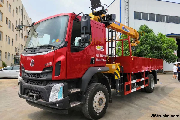 Dongfeng Liuqi Chenglong M3 220hp 4X2(6 wheels) 5.8m Truck-mounted Crane (Chengliwei Brand) Exterior (2) | 86Trucks