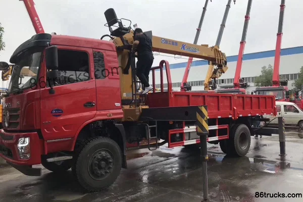Dongfeng Changxing D3L 180 hp 4X2(6 wheels) 5.2m truck-mounted crane (Chengliwei brand) Exterior (2) | 86Trucks