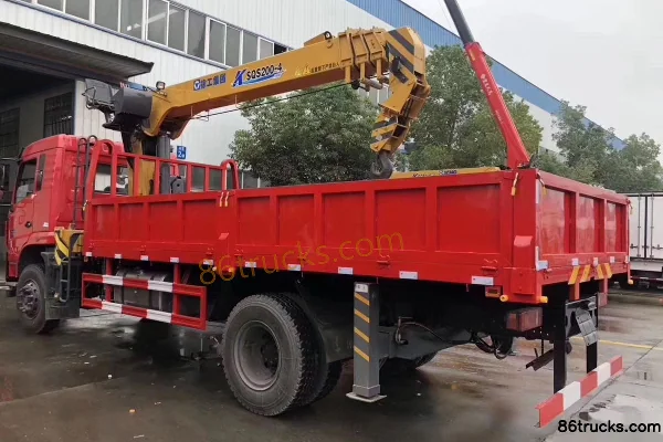 Dongfeng Changxing D3L 180 hp 4X2(6 wheels) 5.2m truck-mounted crane (Chengliwei brand) Exterior (3) | 86Trucks