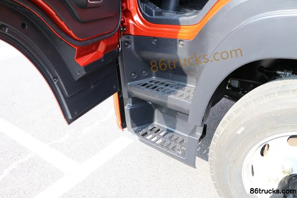 FAW Jiefang Qingdao JK6 medium truck 220 hp 4X2(6 wheels) 6.75m stake cargo truck (China VI) Cab (2) | 86Trucks