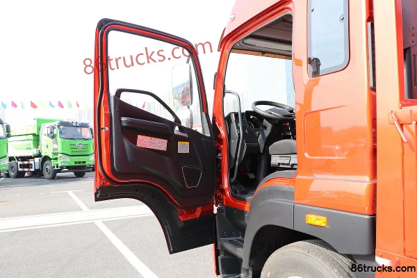 FAW Jiefang Qingdao JK6 medium truck 220 hp 4X2(6 wheels) 6.75m stake cargo truck (China VI) Cab (1) | 86Trucks