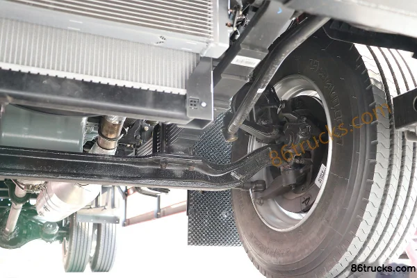 FAW Jiefang Qingdao JK6 medium truck 220 hp 4X2(6 wheels) 6.75m stake cargo truck (China VI) Chassis (3) | 86Trucks