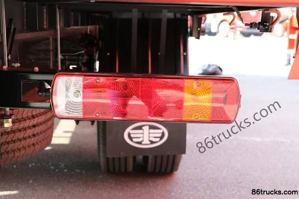 FAW Jiefang Qingdao JK6 medium truck 220 hp 4X2(6 wheels) 6.75m stake cargo truck (China VI) Body (3) | 86Trucks