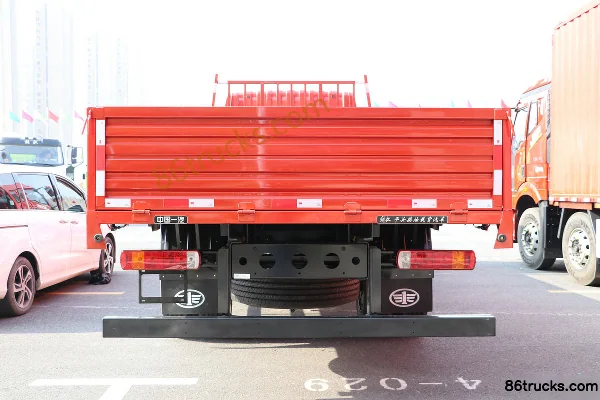FAW Jiefang Qingdao JK6 medium truck 220 hp 4X2(6 wheels) 6.75m stake cargo truck (China VI) Body (1) | 86Trucks