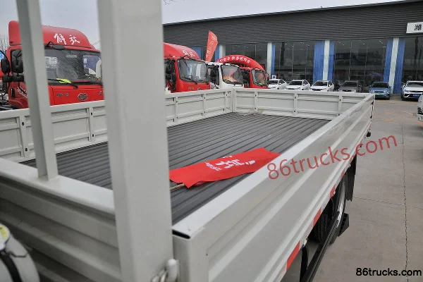 JAC Kangling J5 132 ch 4X2(6 roues) camion plateau 4,18 m cabine simple Carrosserie (1) | 86Trucks