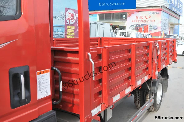 Sinotruk Wangpai 7 Series 156 hp 4X2(6 wheels) 4.15m Single Row Flatbed Light Truck Body (1) | 86Trucks