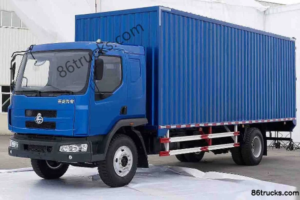 Dongfeng Liuqi Chenglong 609 Medium Truck 160 hp 4X2(6 wheels) 6.75m Van Cargo Truck Exterior (3) | 86Trucks